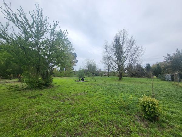 A VENDRE TERRAIN CONSTRUCTIBLE DE 1000 M2 À 10 KILOMÈTRES DE BLAYE , Blaye A VENDRE TERRAIN CONSTRUCTIBLE DE 1000 M2 À 10 KILOMÈTRES DE BLAYE , Blaye