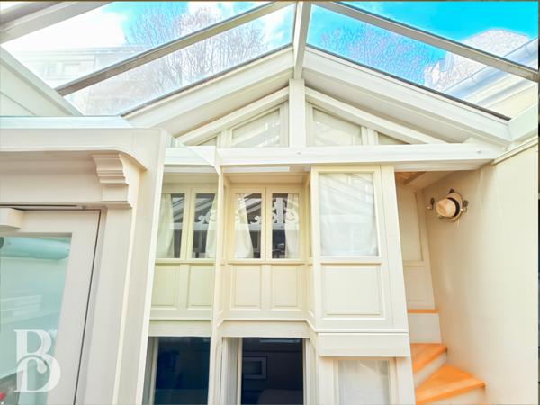 Paris (75014) APPARTEMENT COMME UNE MAISON - PROFESSION LIBERALE OU APPARTEMENT INDEPENDANT POSSIBLE