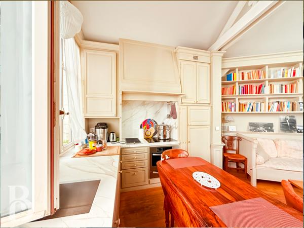 Paris (75014) APPARTEMENT COMME UNE MAISON - PROFESSION LIBERALE OU APPARTEMENT INDEPENDANT POSSIBLE