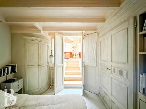 Paris (75014) APPARTEMENT COMME UNE MAISON - PROFESSION LIBERALE OU APPARTEMENT INDEPENDANT POSSIBLE