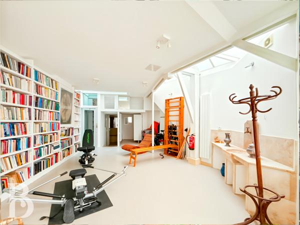 Paris (75014) APPARTEMENT COMME UNE MAISON - PROFESSION LIBERALE OU APPARTEMENT INDEPENDANT POSSIBLE