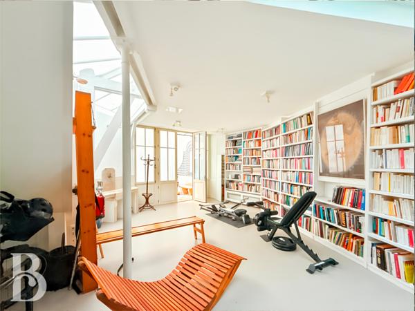 Paris (75014) APPARTEMENT COMME UNE MAISON - PROFESSION LIBERALE OU APPARTEMENT INDEPENDANT POSSIBLE