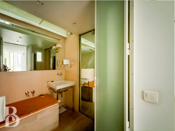 Paris (75014) APPARTEMENT COMME UNE MAISON - PROFESSION LIBERALE OU APPARTEMENT INDEPENDANT POSSIBLE