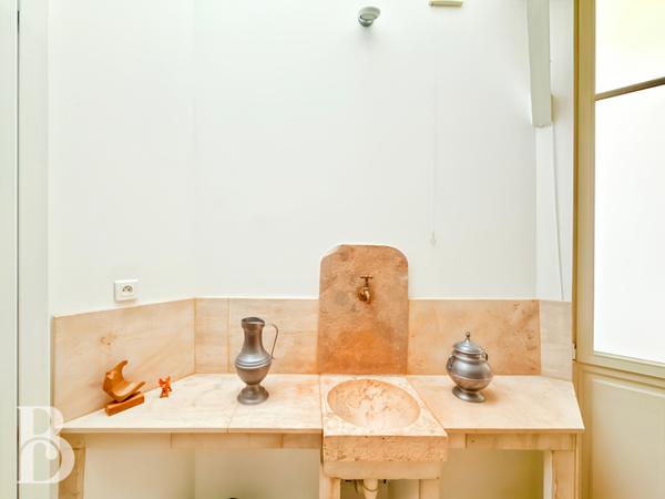 Paris (75014) APPARTEMENT COMME UNE MAISON - PROFESSION LIBERALE OU APPARTEMENT INDEPENDANT POSSIBLE