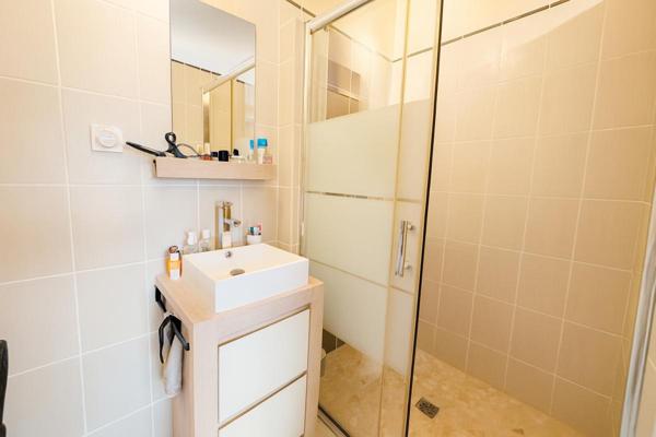 Maison Salles 6 pièces 4 chambres 135 m2 garage double+ piscine