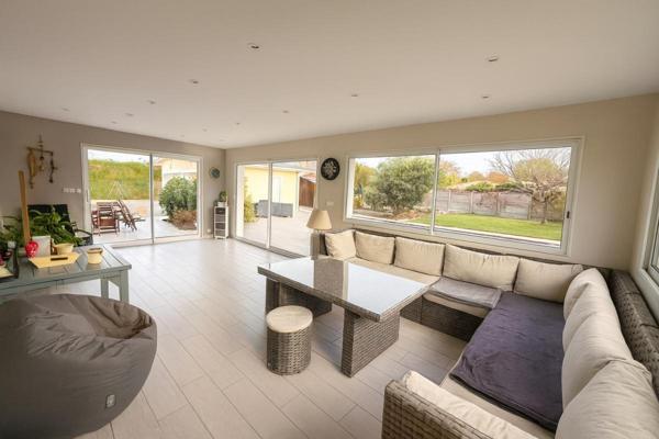 Maison Salles 6 pièces 4 chambres 135 m2 garage double+ piscine