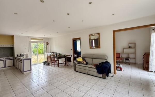 Vente Villa de plein pied 4 faces 3 chambres à rafraîchir Pezenas   