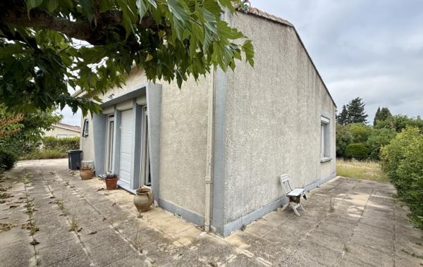 Vente Villa de plein pied 4 faces 3 chambres à rafraîchir Pezenas   