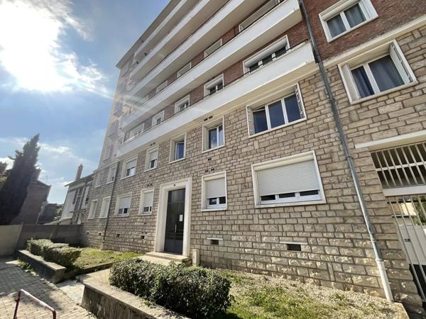 Appartement de Type 4 avec balcon , Ascenseur