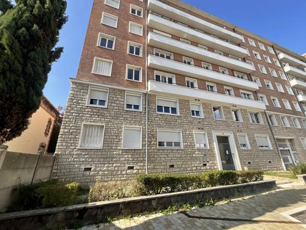 Appartement de Type 4 avec balcon , Ascenseur