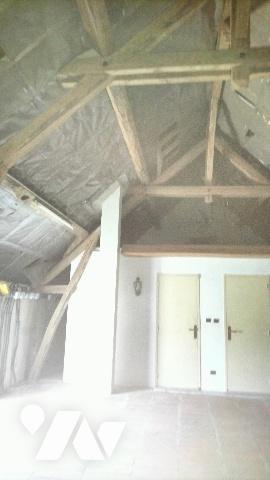 Une ancienne ferme/fermette aménagée en habitation dans un environnement idyllique et verdoyant