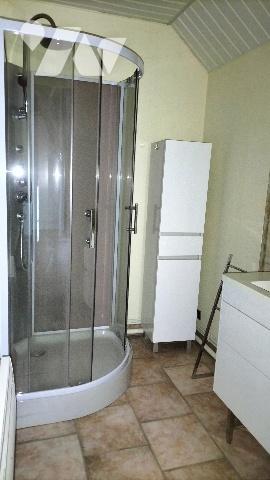 Une ancienne ferme/fermette aménagée en habitation dans un environnement idyllique et verdoyant