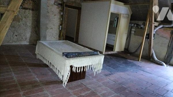Une ancienne ferme/fermette aménagée en habitation dans un environnement idyllique et verdoyant