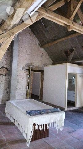 Une ancienne ferme/fermette aménagée en habitation dans un environnement idyllique et verdoyant