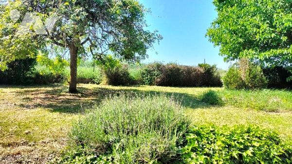 Une ancienne ferme/fermette aménagée en habitation dans un environnement idyllique et verdoyant