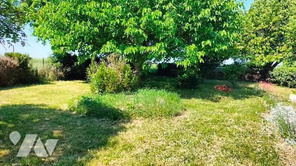 Une ancienne ferme/fermette aménagée en habitation dans un environnement idyllique et verdoyant