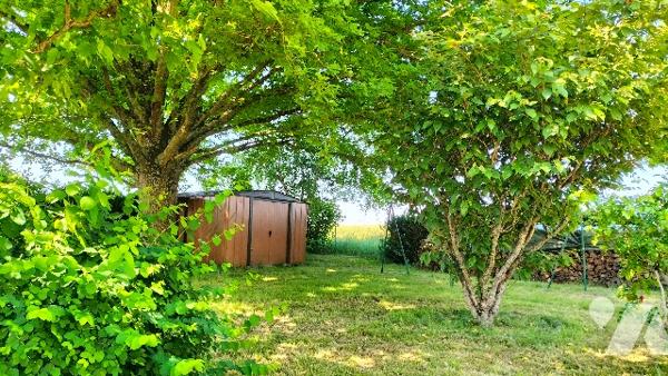 Une ancienne ferme/fermette aménagée en habitation dans un environnement idyllique et verdoyant
