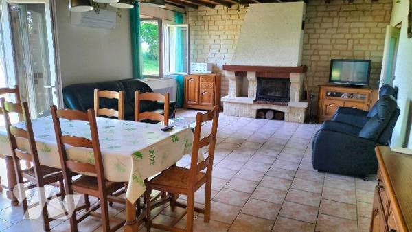 Une ancienne ferme/fermette aménagée en habitation dans un environnement idyllique et verdoyant