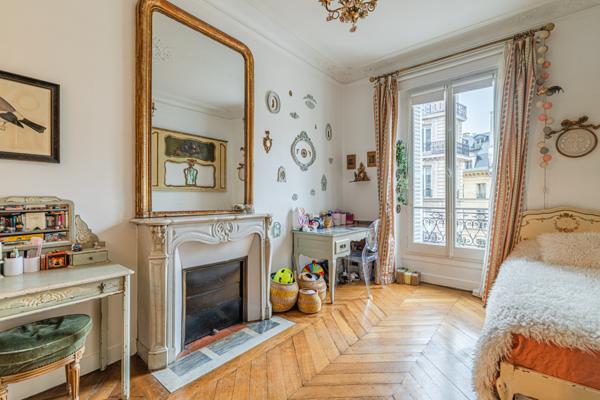 Drouot / Le Peletier - Appartement familial - 3 chambres - Ascenseur et balcon