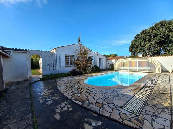 Ensemble immobilier composé de 2 maisons et piscine
