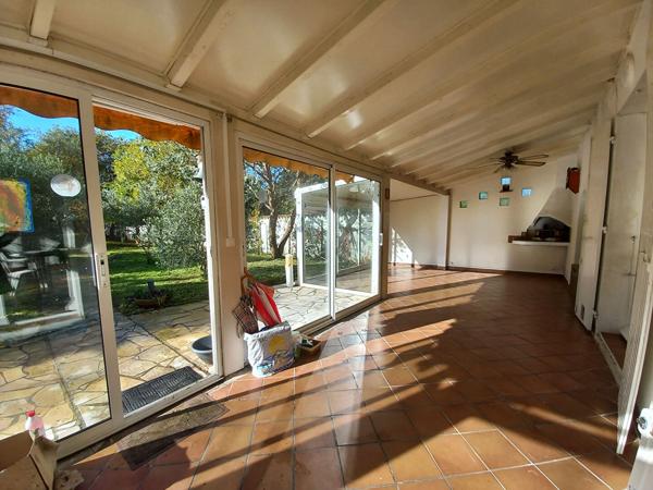 Ensemble immobilier composé de 2 maisons et piscine