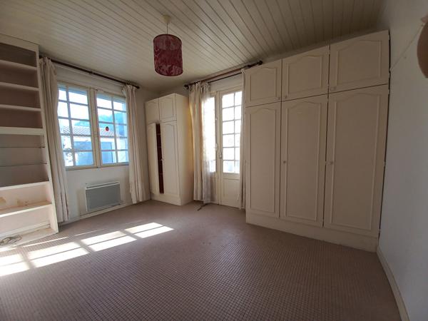 Ensemble immobilier composé de 2 maisons et piscine