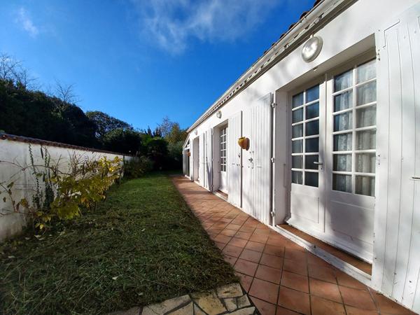 Ensemble immobilier composé de 2 maisons et piscine