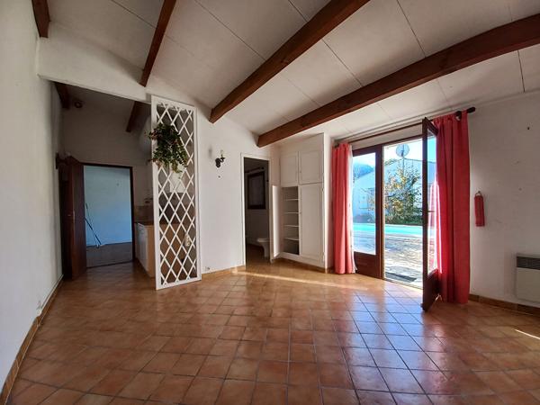 Ensemble immobilier composé de 2 maisons et piscine