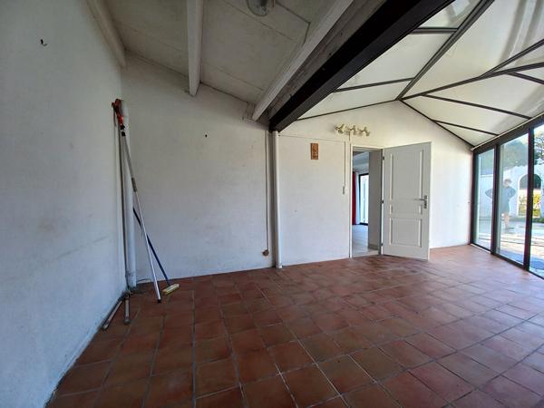 Ensemble immobilier composé de 2 maisons et piscine
