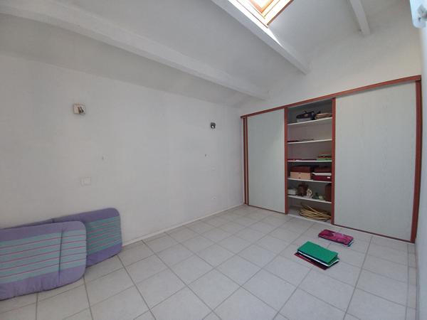Ensemble immobilier composé de 2 maisons et piscine