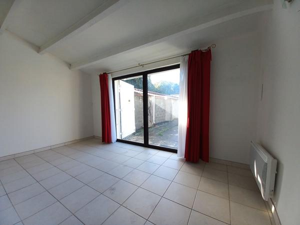 Ensemble immobilier composé de 2 maisons et piscine