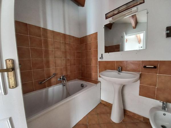 Ensemble immobilier composé de 2 maisons et piscine