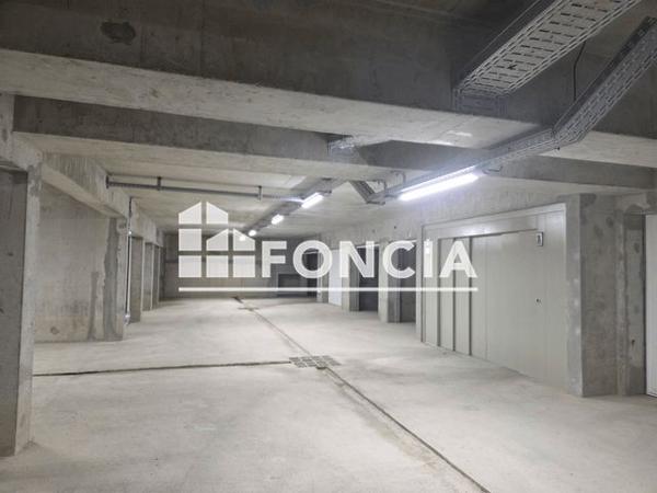 Location Parking 13 m² - RUE LINNE Grenoble 38000