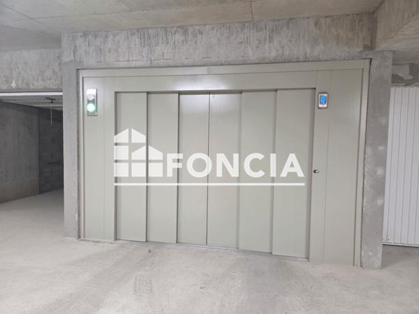 Location Parking 13 m² - RUE LINNE Grenoble 38000