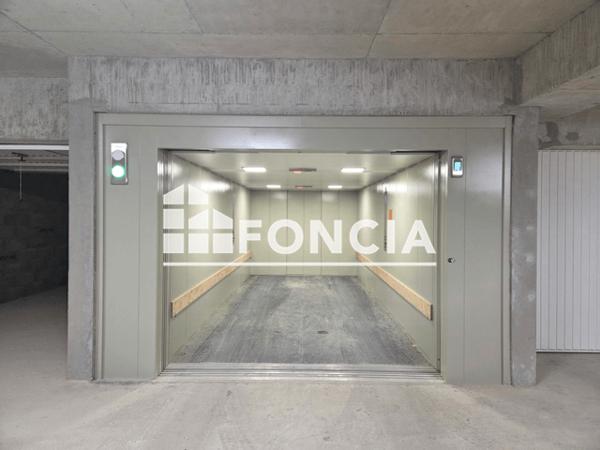 Location Parking 13 m² - RUE LINNE Grenoble 38000