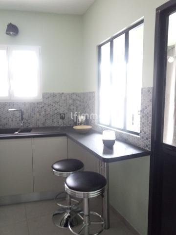 Maison à vendre 4 pièces 97 m², balcon et double garage