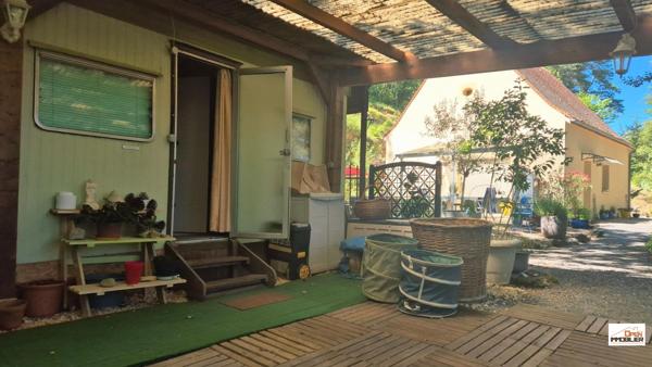 CHARMANTE MAISON PÉRIGOURDINE AVEC VUE ET BOIS ET DÉPENDANCES