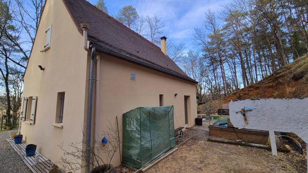 CHARMANTE MAISON PÉRIGOURDINE AVEC VUE ET BOIS ET DÉPENDANCES
