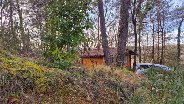 CHARMANTE MAISON PÉRIGOURDINE AVEC VUE ET BOIS ET DÉPENDANCES