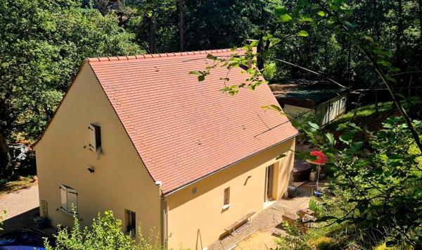 CHARMANTE MAISON PÉRIGOURDINE AVEC VUE ET BOIS ET DÉPENDANCES