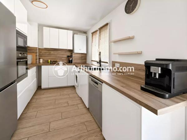 Vente                                                      Maison
                        
                     6 pièces                      90 m2                     à Saint-Pierre-du-Perray