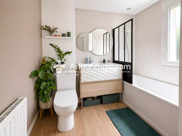 Vente                                                      Maison
                        
                     6 pièces                      90 m2                     à Saint-Pierre-du-Perray