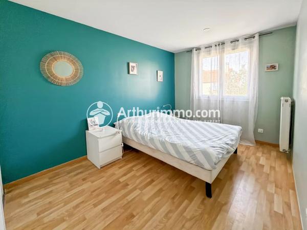 Vente                                                      Maison
                        
                     6 pièces                      90 m2                     à Saint-Pierre-du-Perray