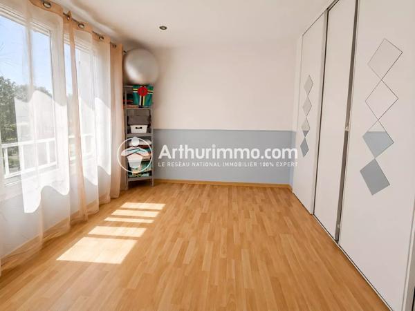 Vente                                                      Maison
                        
                     6 pièces                      90 m2                     à Saint-Pierre-du-Perray