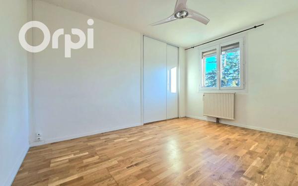 Appartement à vendre    3 pièces • 80,23 m2 Saint-Martin-de-Crau