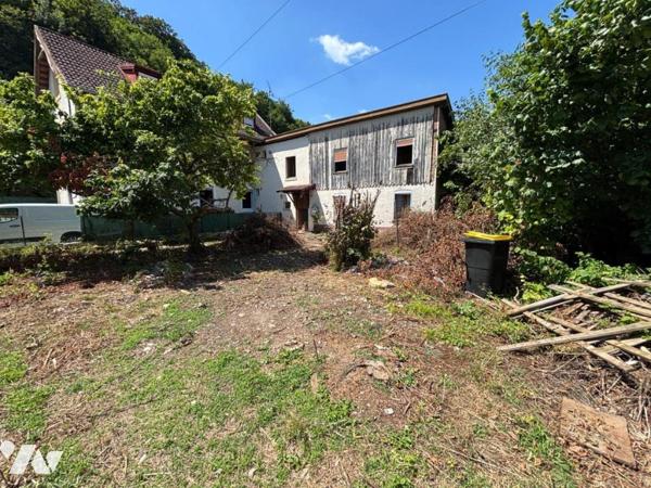 Maison mitoyenne (sur 1 côté) de 3 pièces (environ 50 m² habitables, à rénover totalement), si