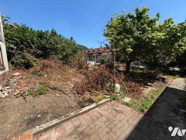 Maison mitoyenne (sur 1 côté) de 3 pièces (environ 50 m² habitables, à rénover totalement), si