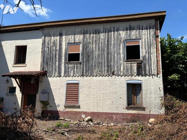 Maison mitoyenne (sur 1 côté) de 3 pièces (environ 50 m² habitables, à rénover totalement), si