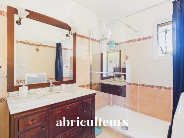 Maison 128 m² 7 pièces Saint-Chamas (13250)