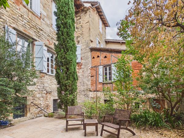 Une Demeure historique avec jardin au cœur de Saint-Antonin-Noble-Val